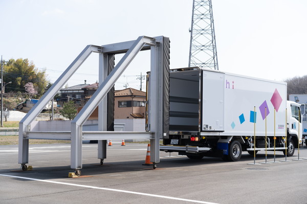 ドックシェルターに入庫する様子