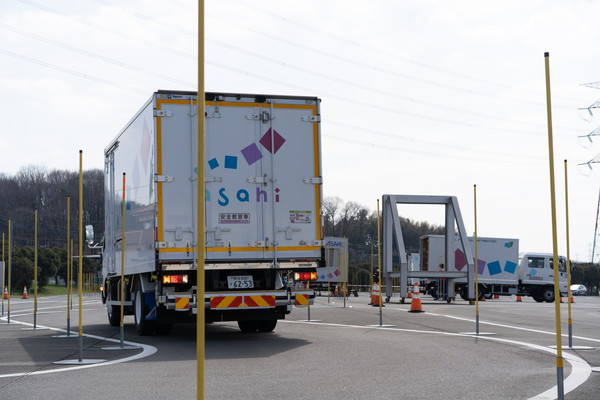 バックでS字カーブの練習