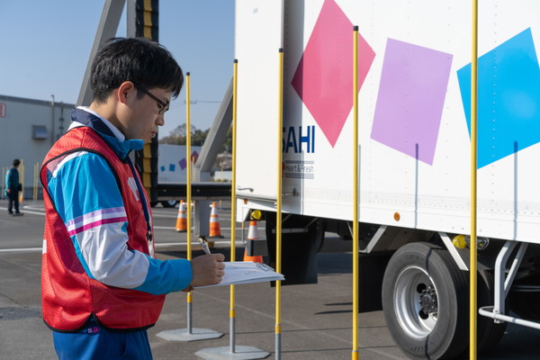 メモを取っている様子